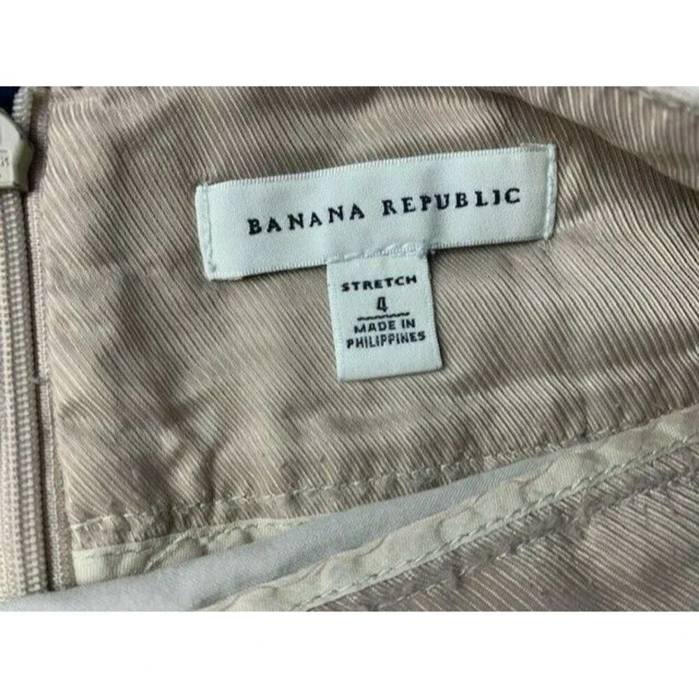 Banana Republic Size 4 Womens Beige Skirt Above Knee Stretch Back Zip